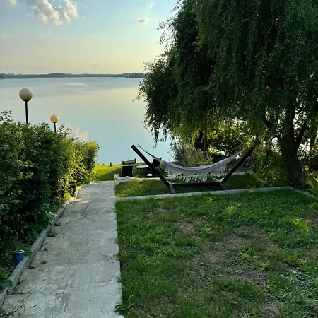 Nad Jeziorem Dobskim Mazury Lodge *